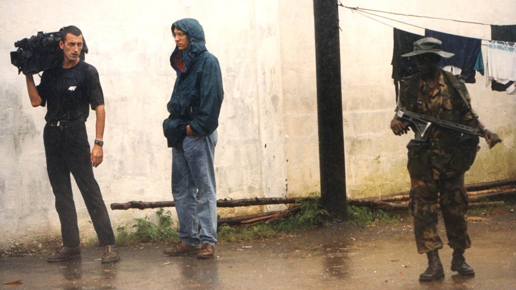 Miguel Gil trabajó en los Balcanes, Chechenia Zaire, Sierra Leona, Ruanda y Sudán.