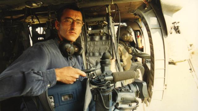 Miguel Gil, abogado de formación, inició su carrera periodística en Croacia.