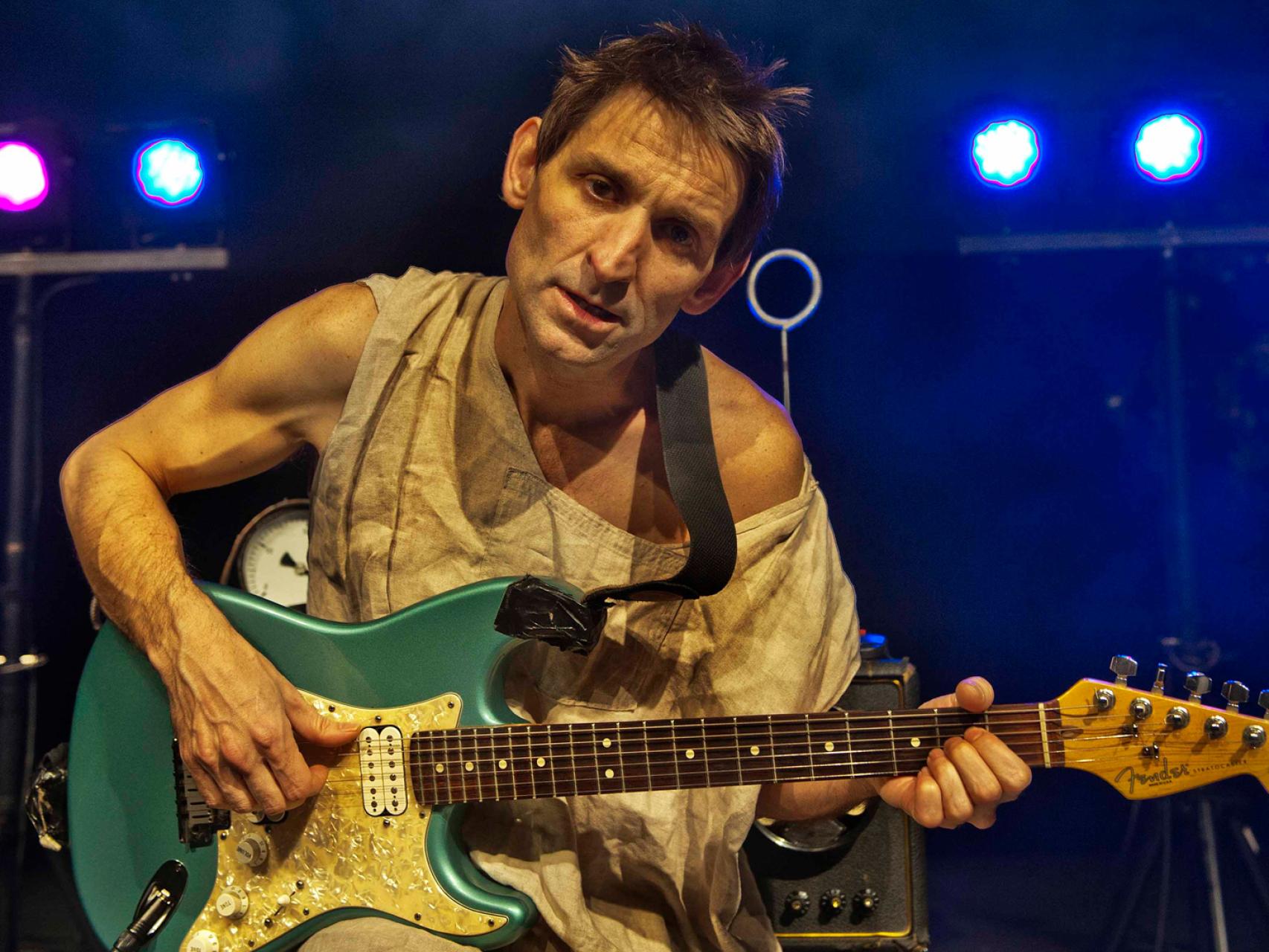 Albert Pla en concierto, antes de pasarse a la novela.