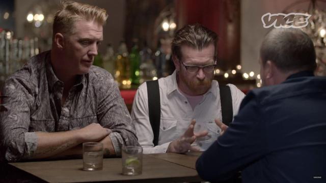 Miembros del grupo durante la entrevista