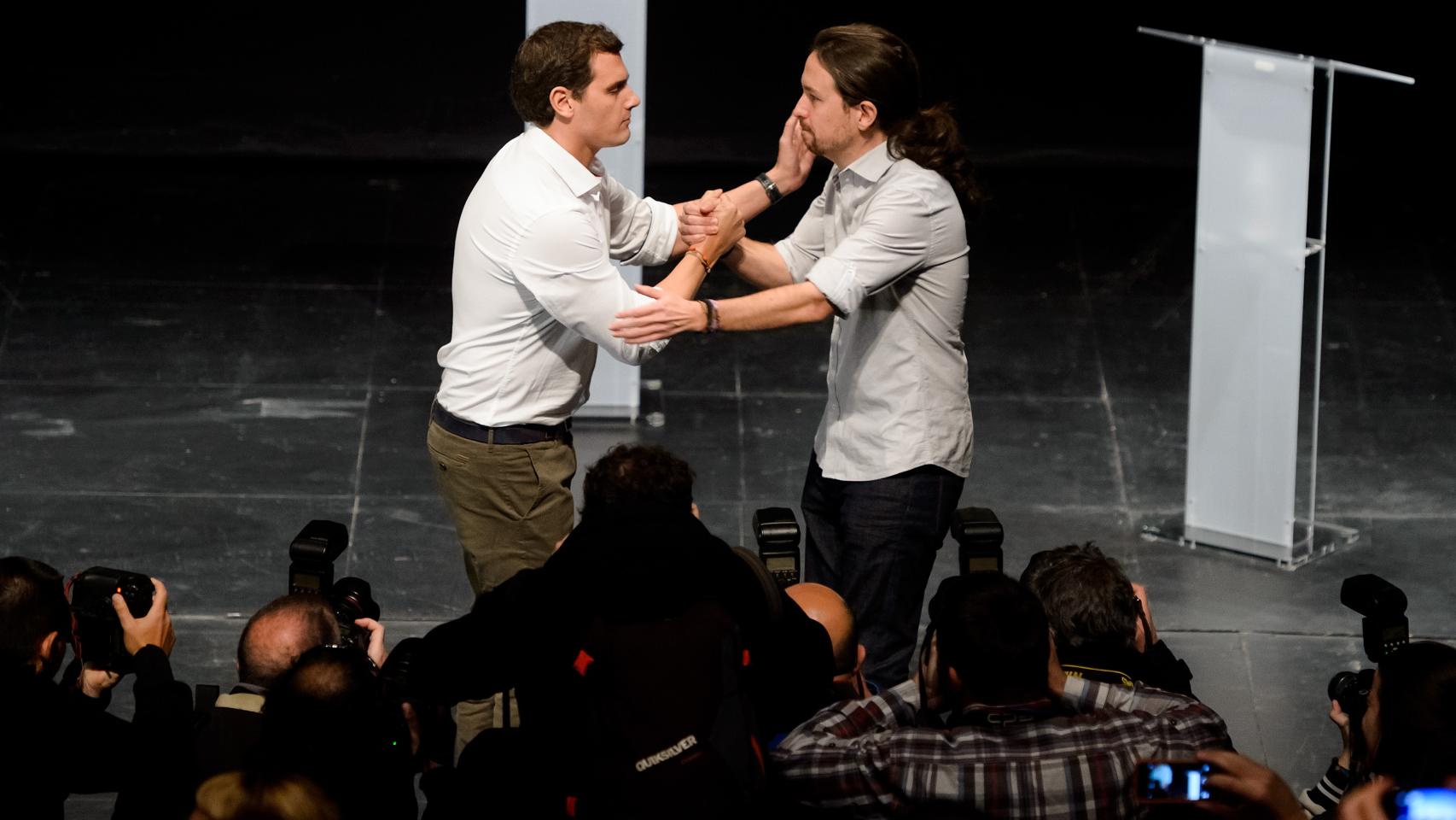 Albert Rivera y Pablo Iglesias antes de empezar a debatir en la Carlos III.