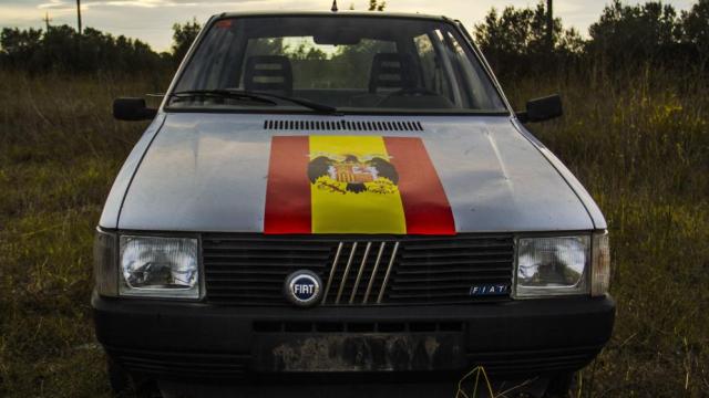 El Fiat Uno franquista de los artistas Núria Güell y Levi Orta, prohibido en Figueres.