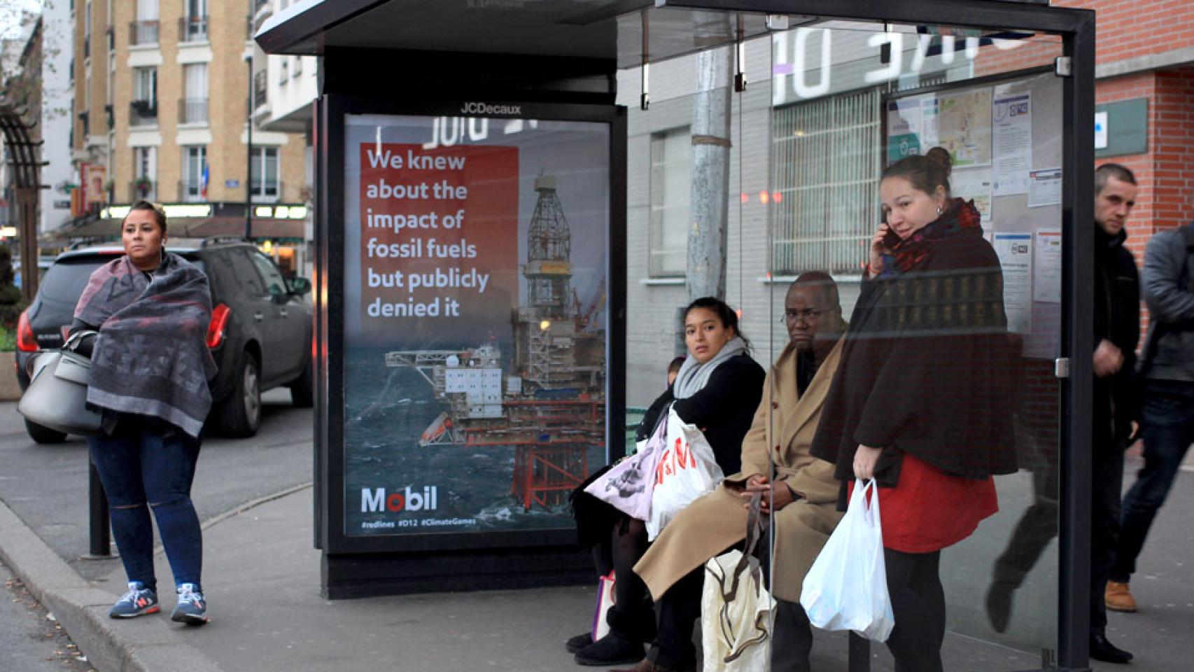 El activismo toma las marquesinas de París