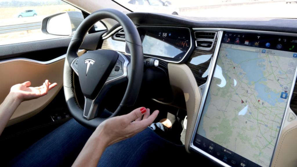 Autopilot en un Tesla.