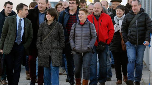 Los 35 acusados de pertenecer a ETA llegan al tribunal.