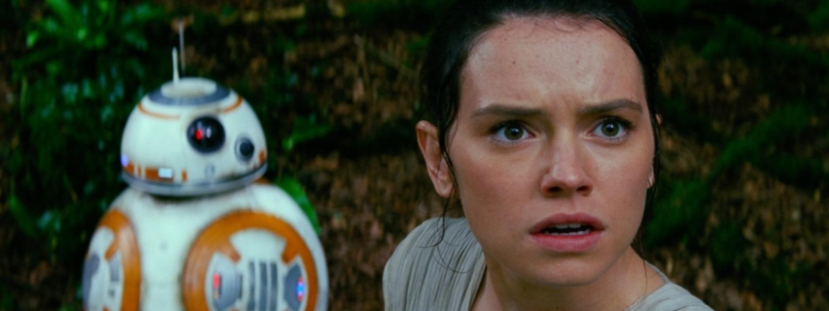 Rey es uno de los principales personajes nuevos, aquí con BB-8