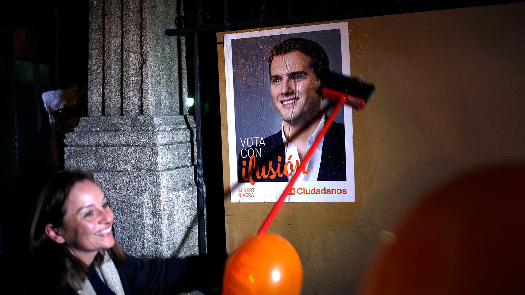 Pegada de carteles de Ciudadanos en Málaga