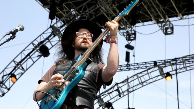 Sean Lennnon tocando en el Festival de Coachella de 2015
