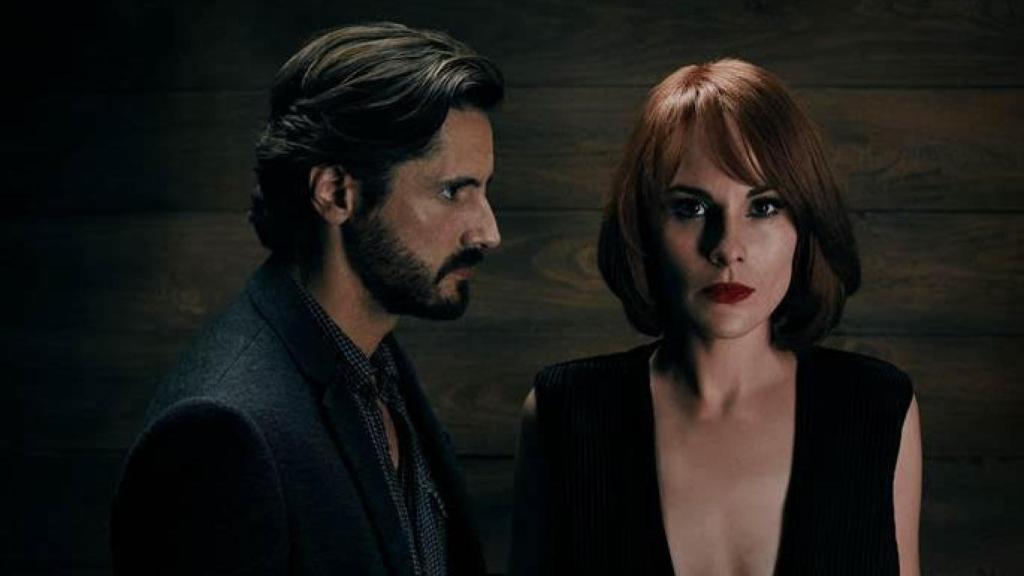 Juan Diego Botto y Michelle Dockery en 'Good Behavior'  (TNT)
