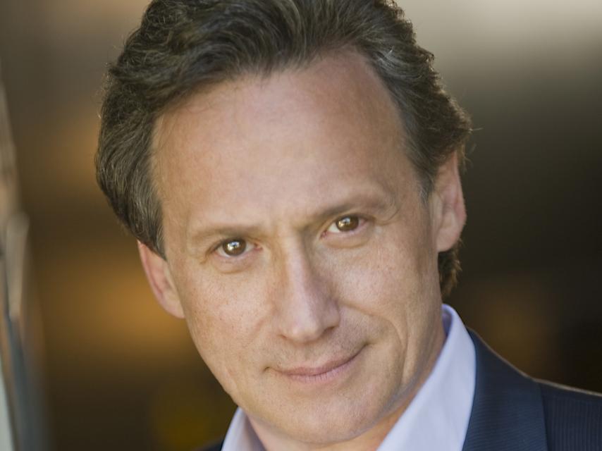 Bernard Hiller dice tener 100% de éxito con sus alumnos.