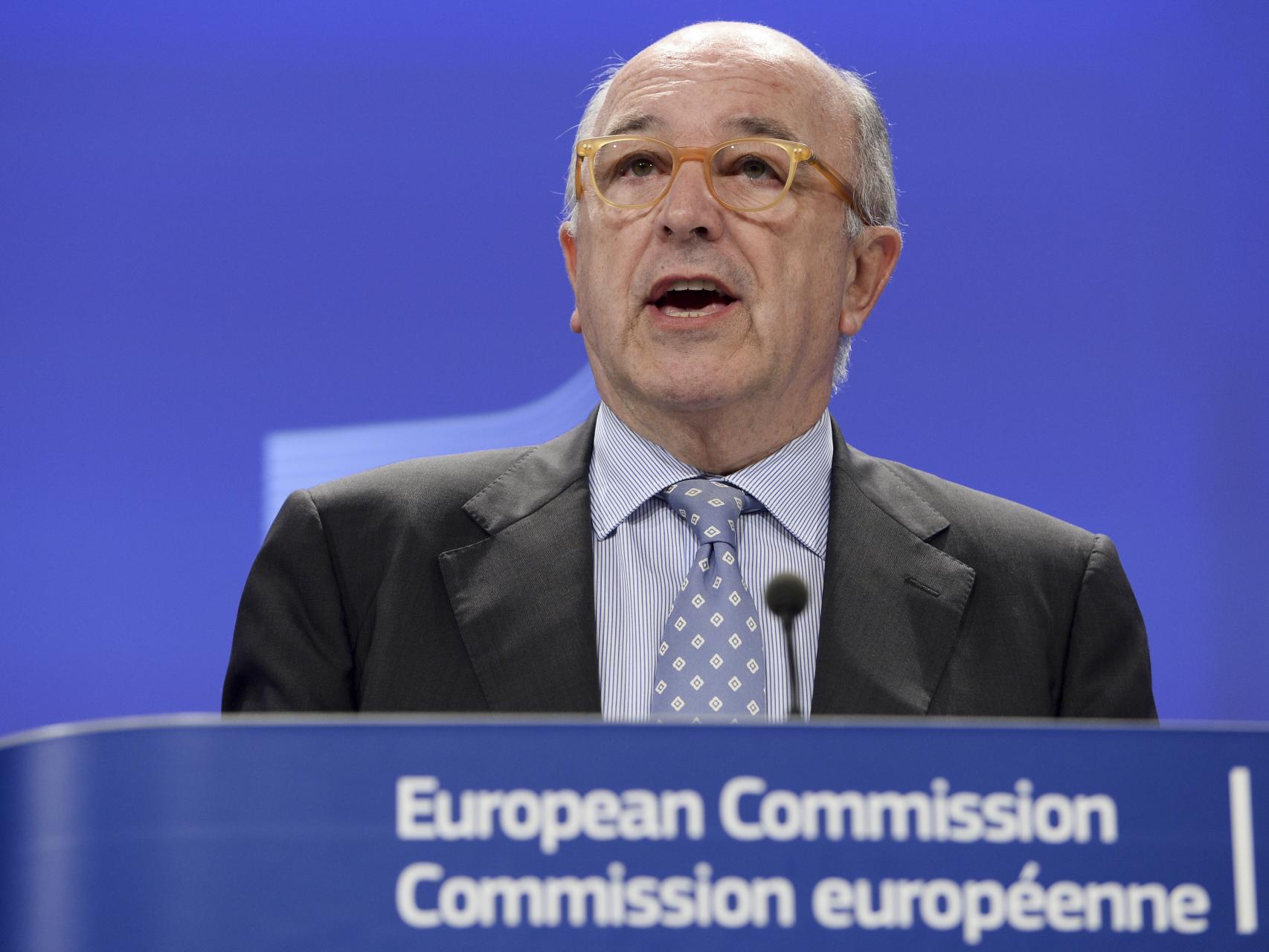 El ex comisario de Competencia, Joaquín Almunia, en rueda de prensa