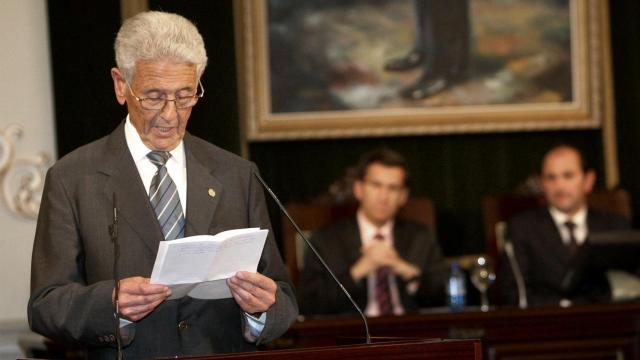 El padre de Mariano Rajoy, Mariano Rajoy Sobredo, pronucia un discurso durante un acto.