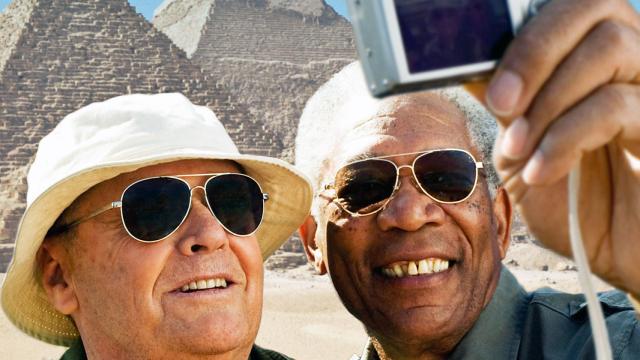 El primero es rudo y tosco, y el segundo intenta sacarle siempre una sonrisa.