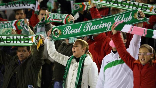Aficionados del Racing el año en el que el equipo jugó la UEFA