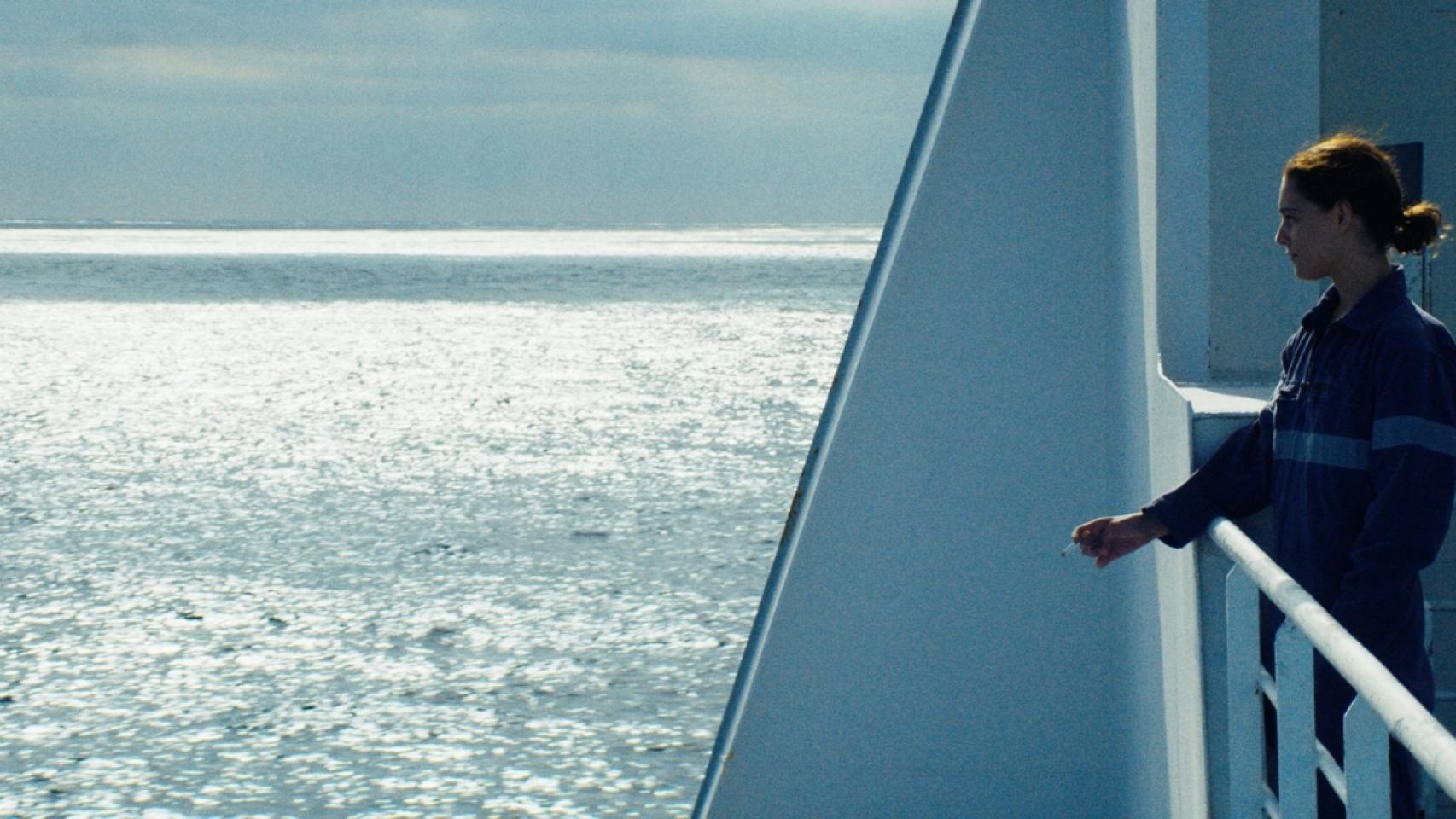 Ariane Labed, como Alice, a bordo del Fidelio