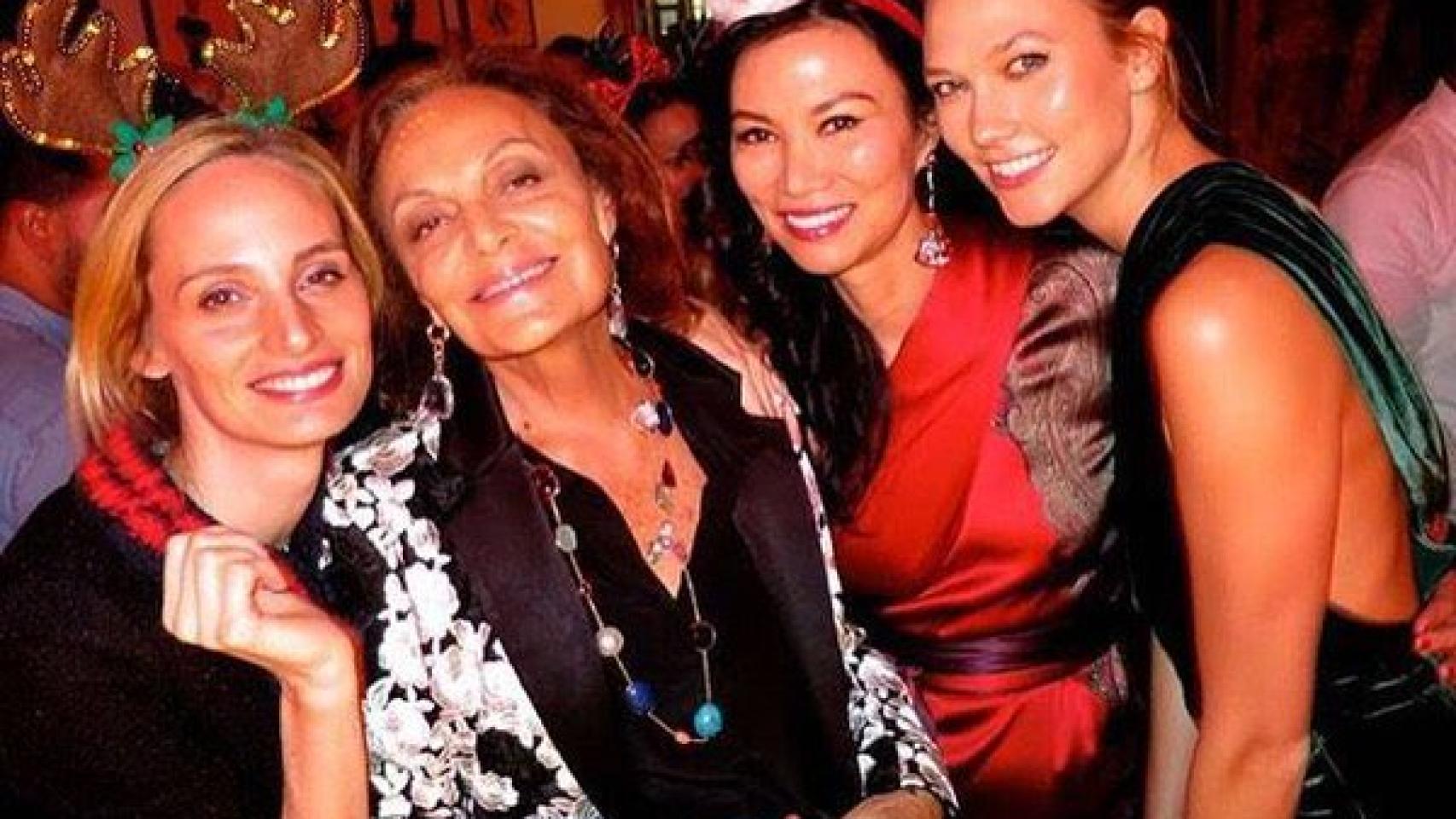 Lauren Santo Domingo, Diane Von Furtstenberg y Karlie Kloss celebrando la Navidad