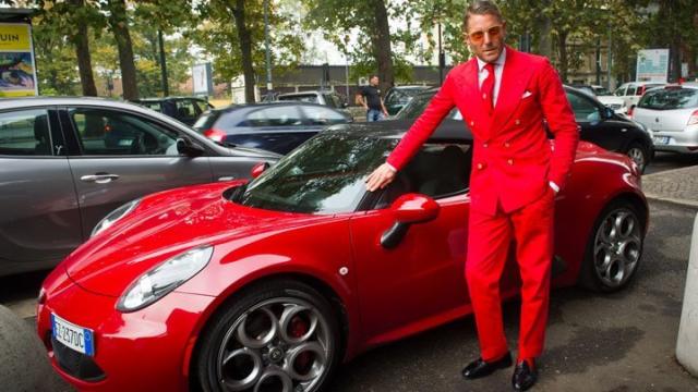 Lapo Elkann posa en la presentación del taller de coches más exclusivo del mundo