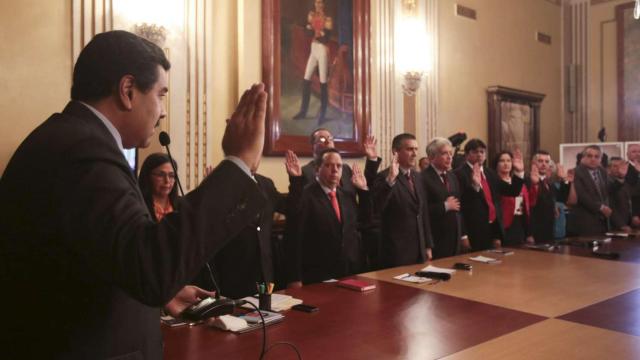 Nicolás Maduro con los ministros en el Palacio de Miraflores de Caracas.