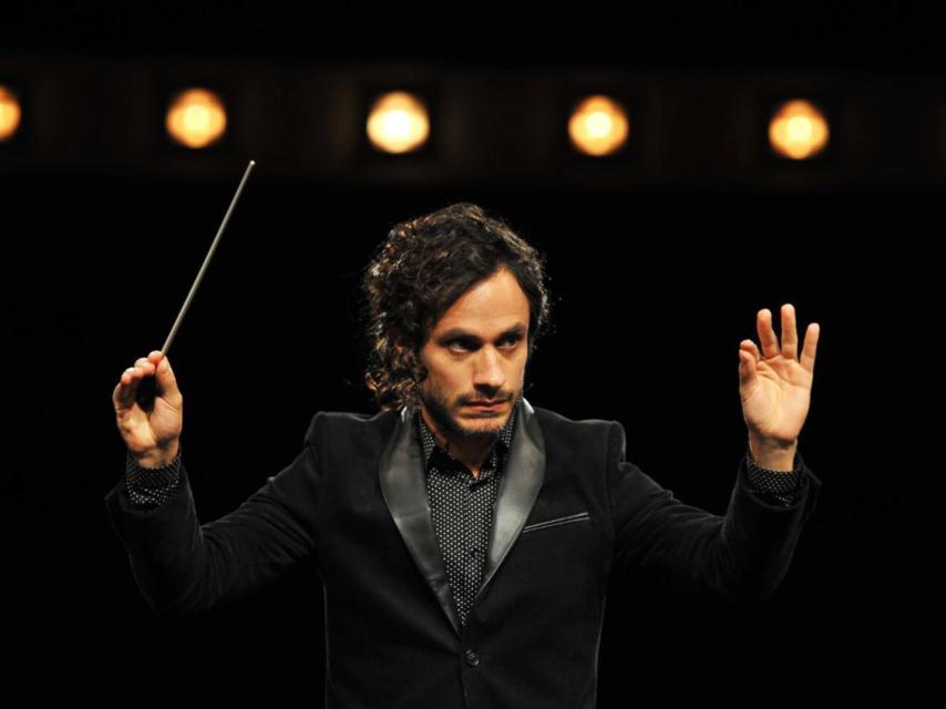 García Bernal es un músico genial y salvaje en la serie