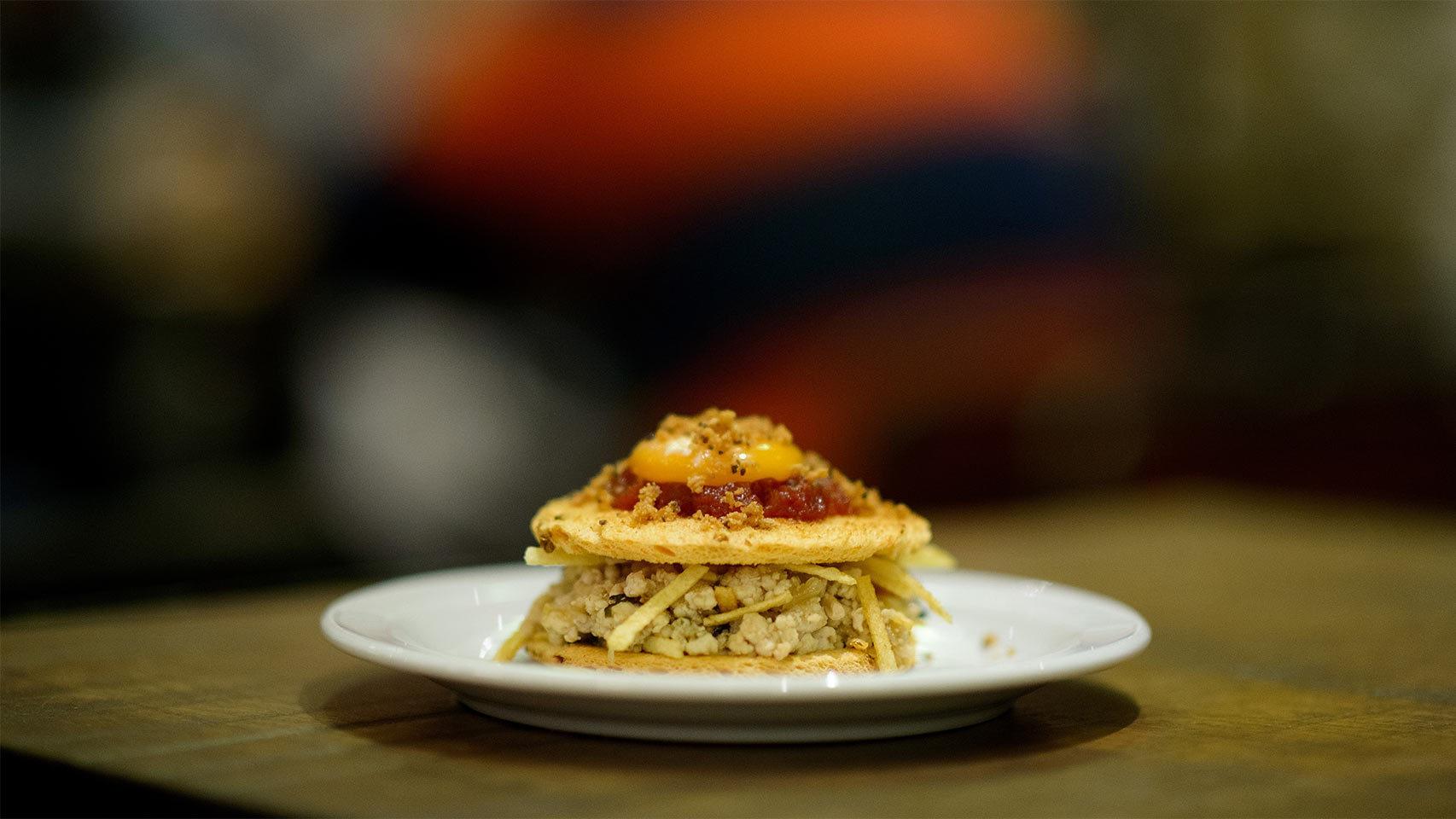 Rinconete y Cortadillo, la tapa de la Bodeguilla Los Rotos