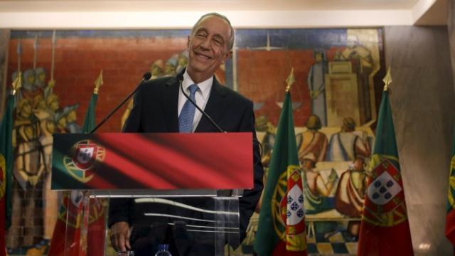 Rebelo de Sousa atiende a la prensa tras conocerse los resultados electorales.