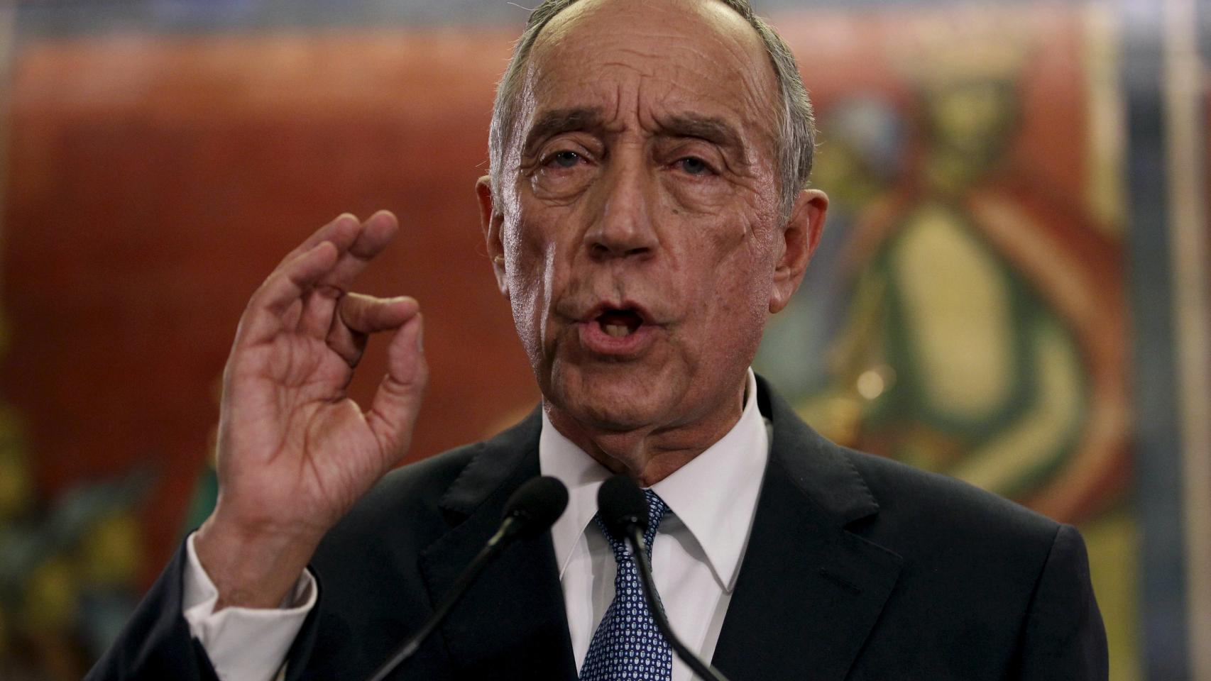 Marcelo Rebelo de Sousa atiende a los periodistas en una imagen de archivo.