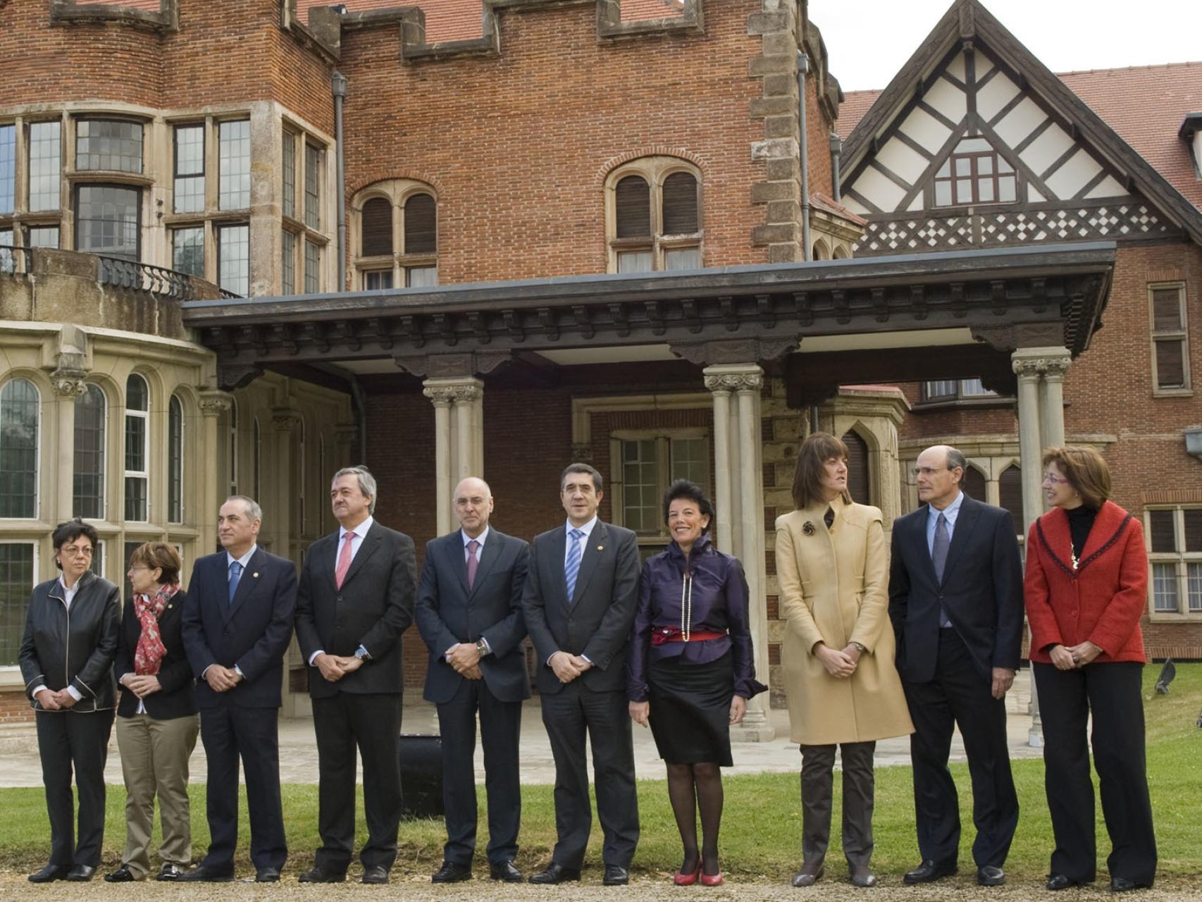 Patxi López preside un Consejo de Gobierno en Artaza en su etapa de Lehendakari.