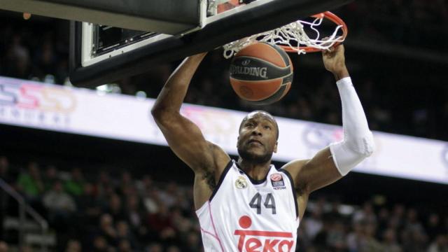 Marcus Slaughter en uno de sus encuentros con el Real Madrid.