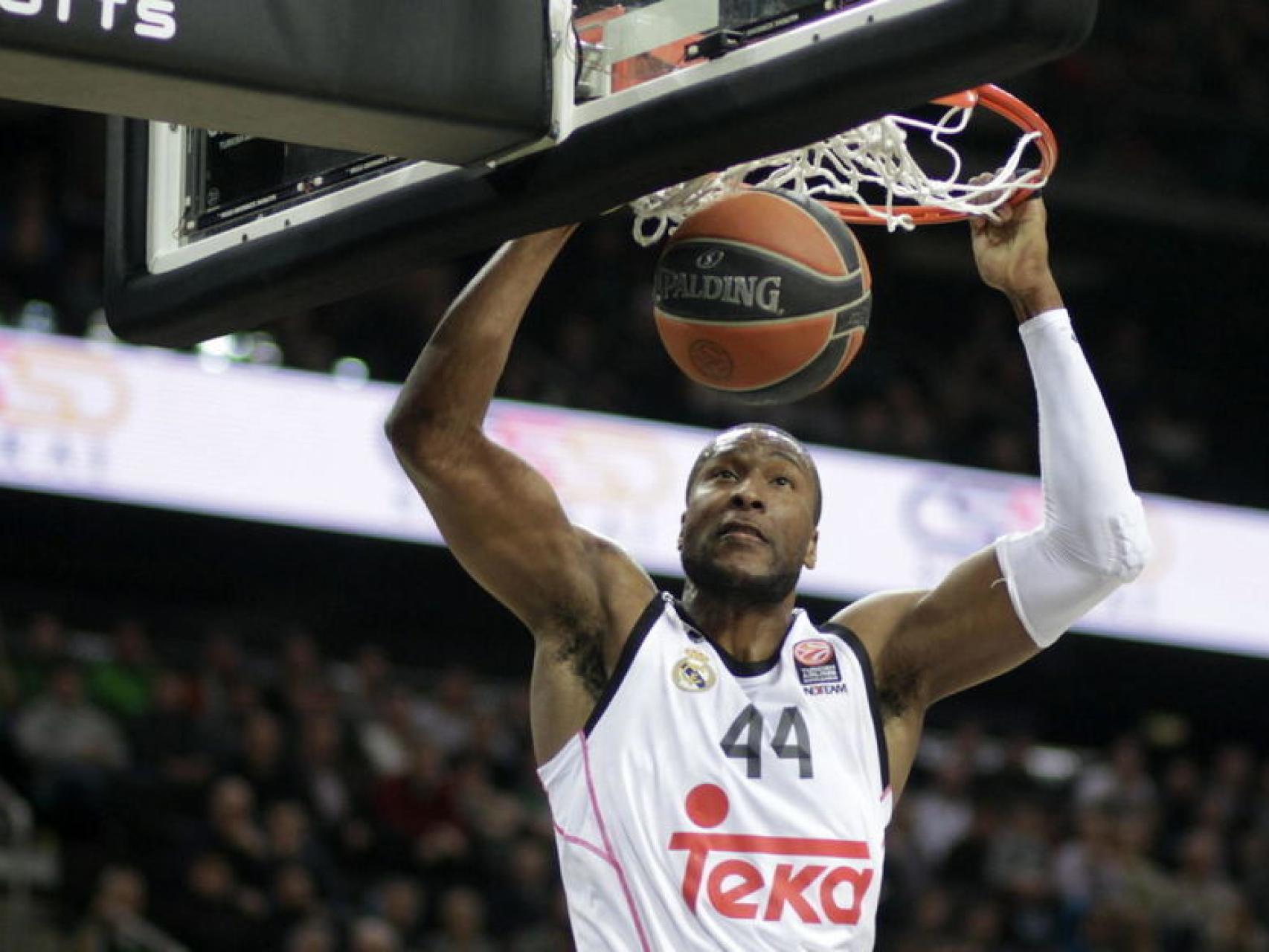 Marcus Slaughter en uno de sus encuentros con el Real Madrid.