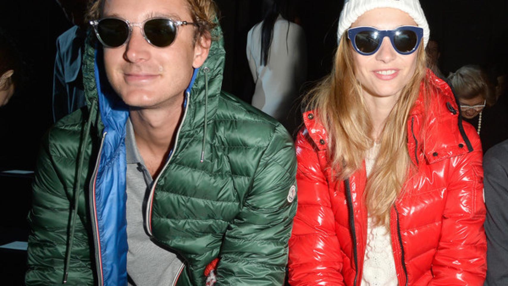 Pierre Casiraghi y Beatrice Borromeo en el desfile de Moncler en la Semana de la Moda