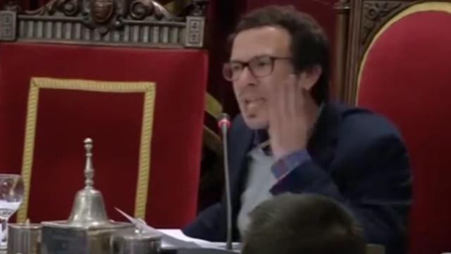 El alcalde de Cádiz acusando a populares y socialistas de ver Peppa Pig por la cara.