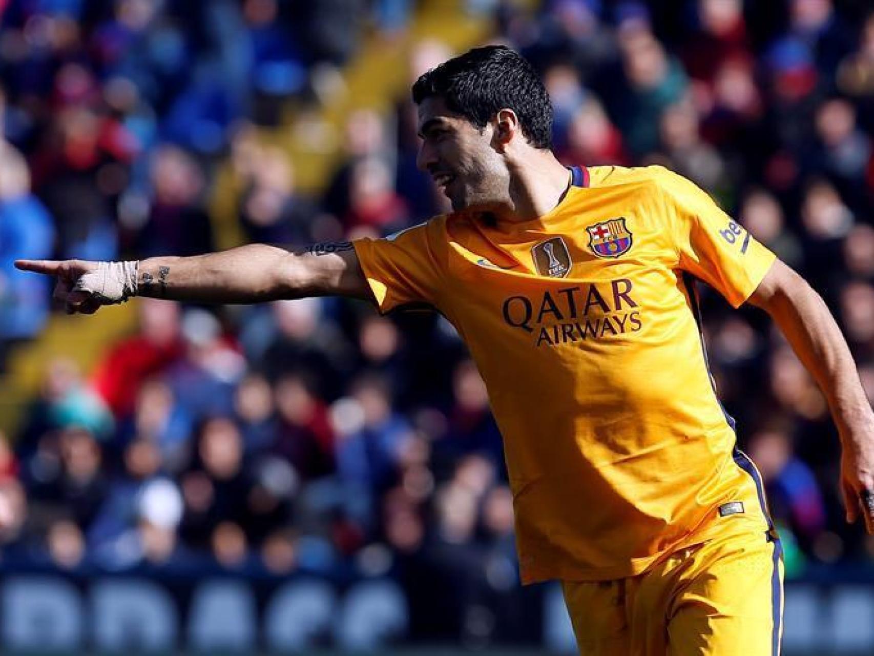 Luis Suárez celebra el gol ante el Levante.