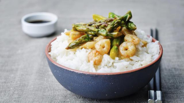 Receta de la semana: cazuela de gambas con espárragos verdes