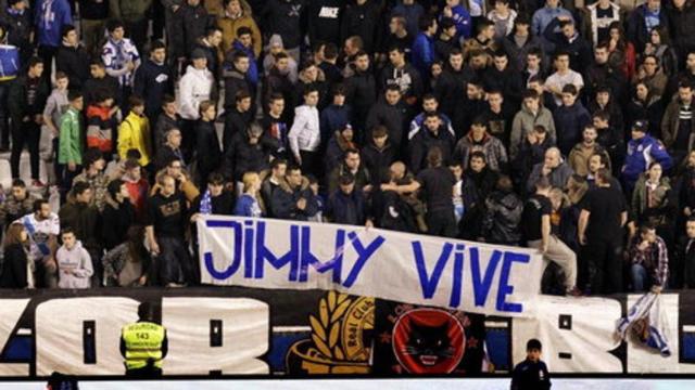Pancarta homenaje al hincha deportivista 'Jimmy'