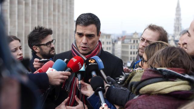 Pedro Sánchez este jueves a las puertas del Parlamento europeo.