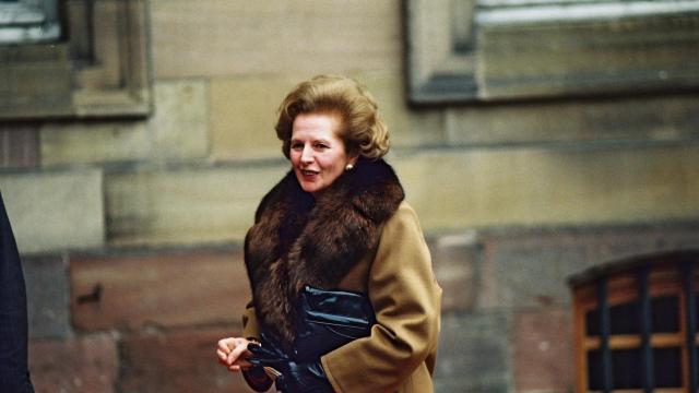 Margaret Thatcher llega a una cumbre europea en 1989