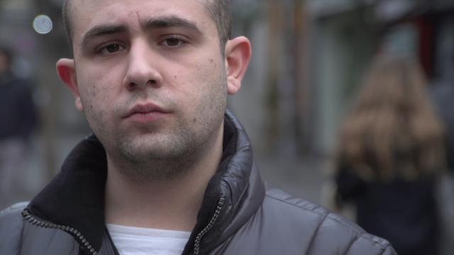 “Ya tengo miedo a ir de la mano de un chico por la calle”