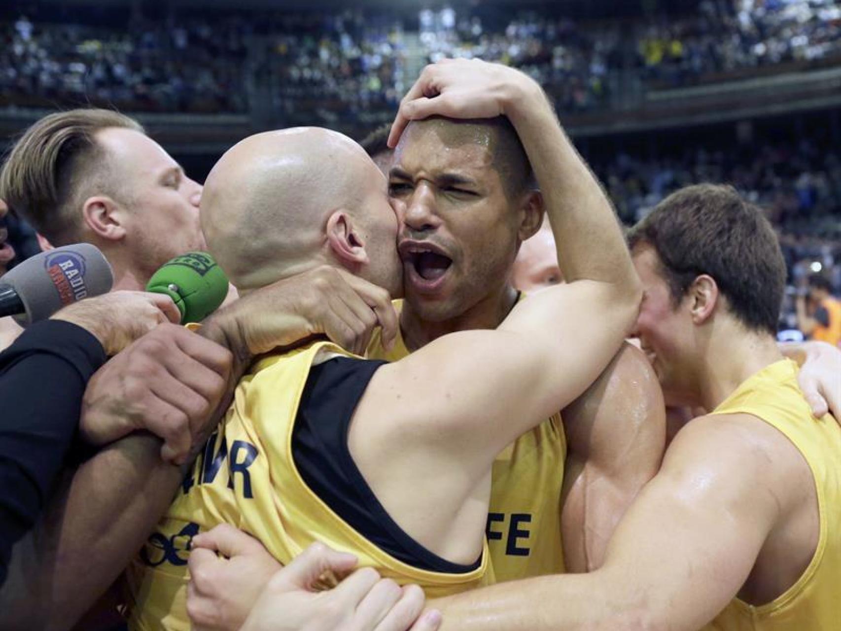 Los jugadores del Gran Canarias celebran el triunfo.