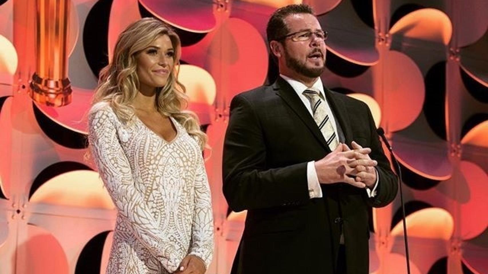 Samantha Hoopes presentado el acto de la NHL