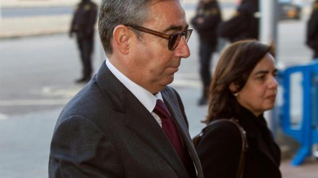 Diego Torres, y su esposa llegan a la Escuela Balear de la Administración Pública.