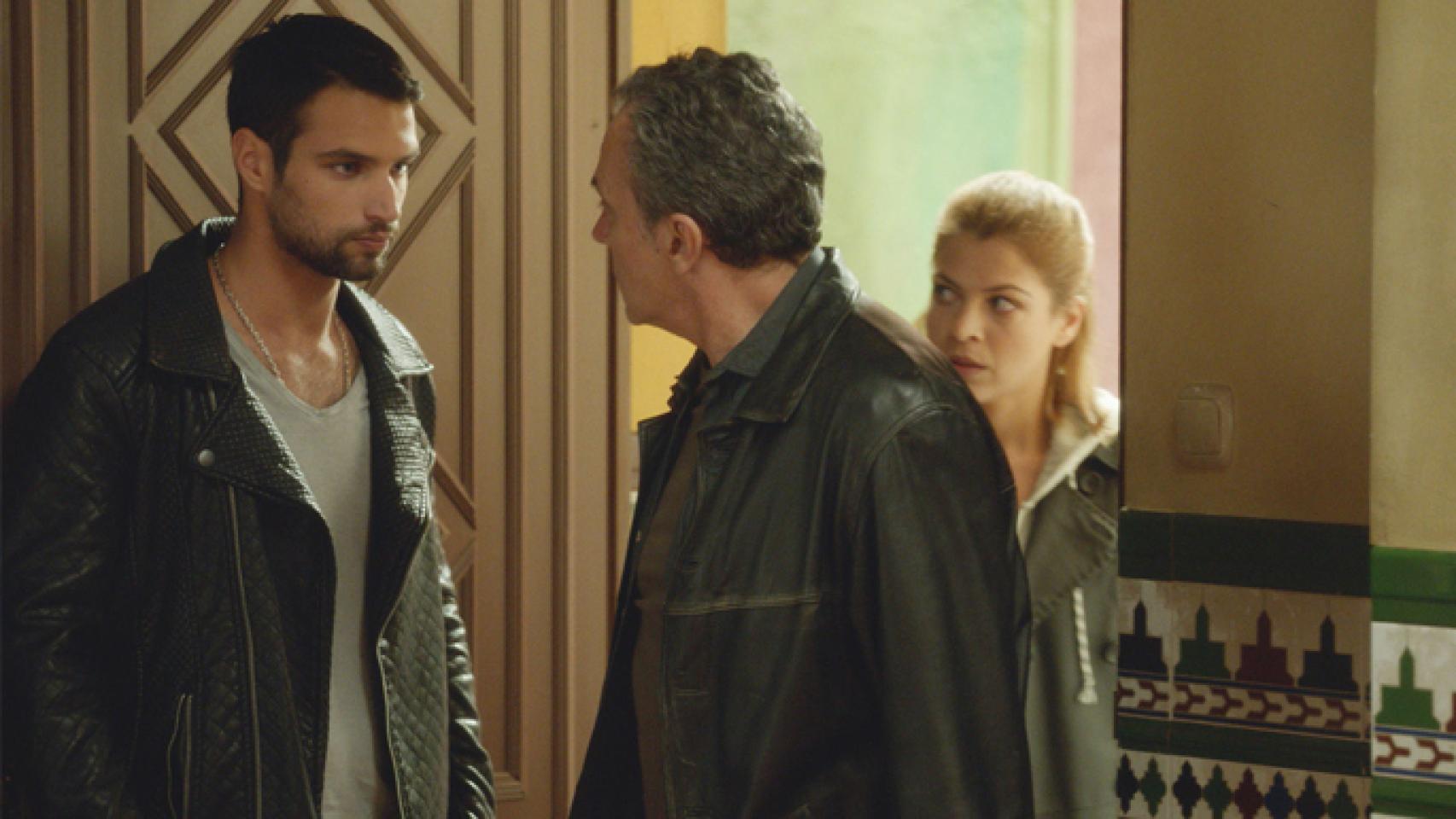 Jesús Castro, José Coronado y Thais Blume en 'El Príncipe' (Mediaset España)