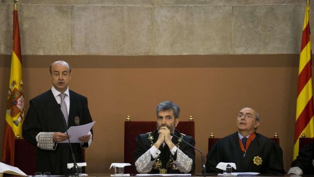 Jesús María Barrientos durante la toma de posesión de su nuevo cargo, junto al presidente del TS y del CGPJ, Carlos Lesmes, y el presidente saliente del TSJC, Miguel Ángel Gimeno