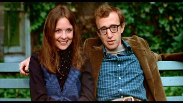Diane Keaton junto a Woody Allen en un fotograma de 'Annie Hall'.