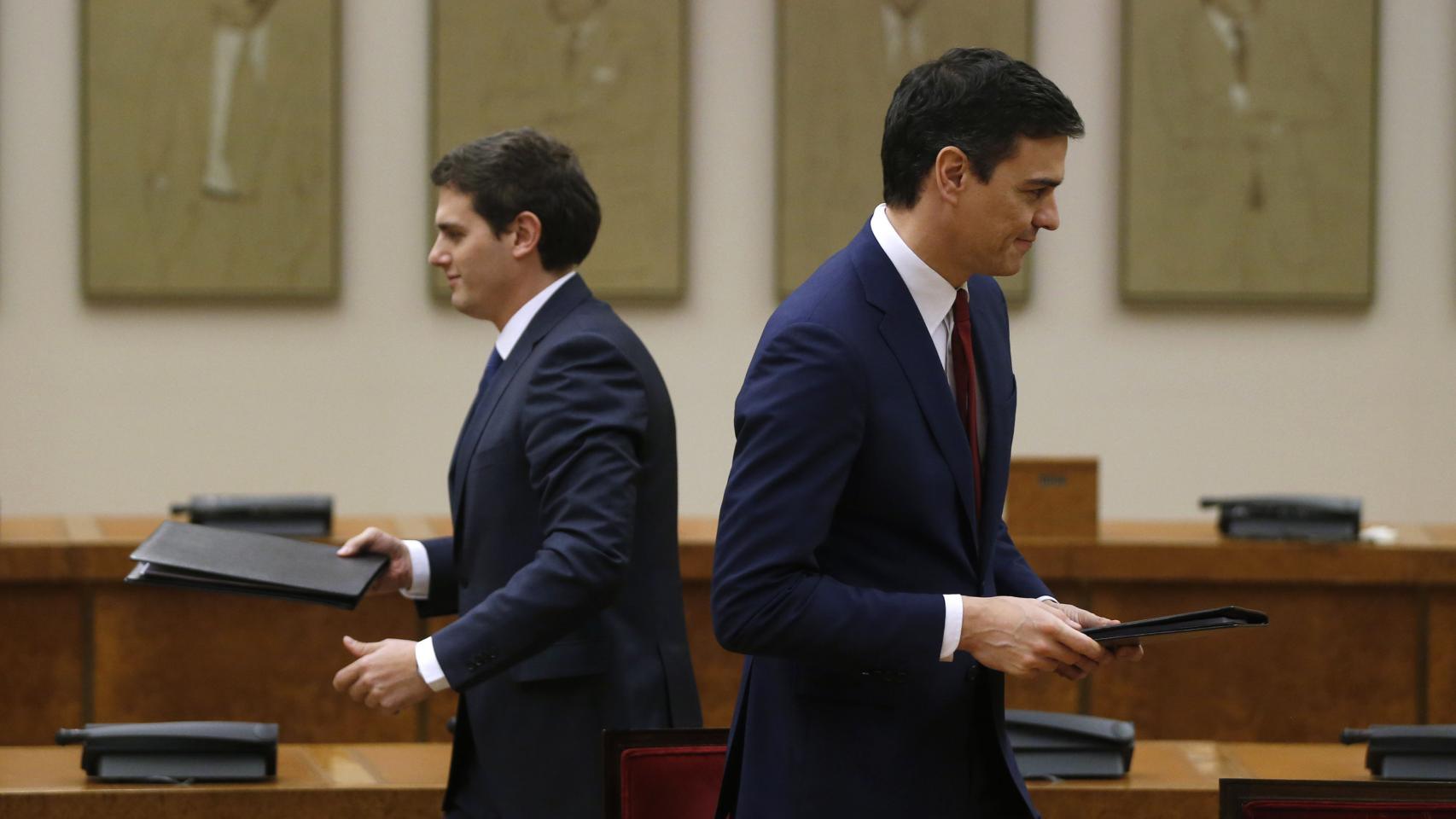 Albert Rivera y Pedro Sánchez, el día de la firma del pacto del Abrazo.