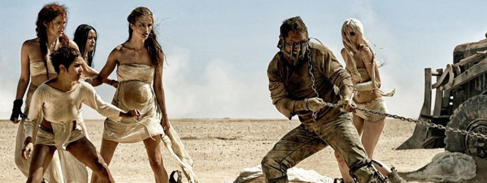 Una escena de Mad Max, furia en la carretera.