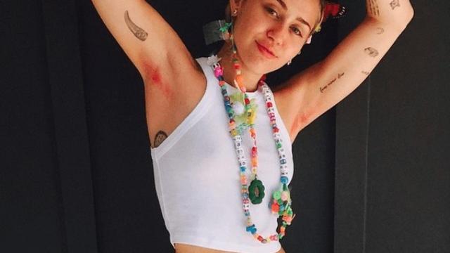 Miley Cyrus muestra orgullosa sus axilas