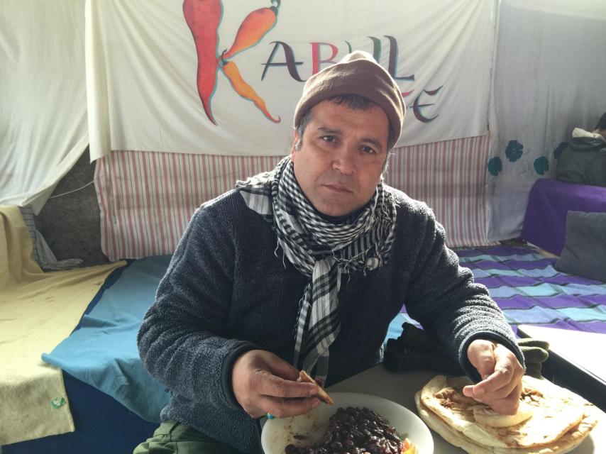 El ex soldado Ahmed en el café Kabul