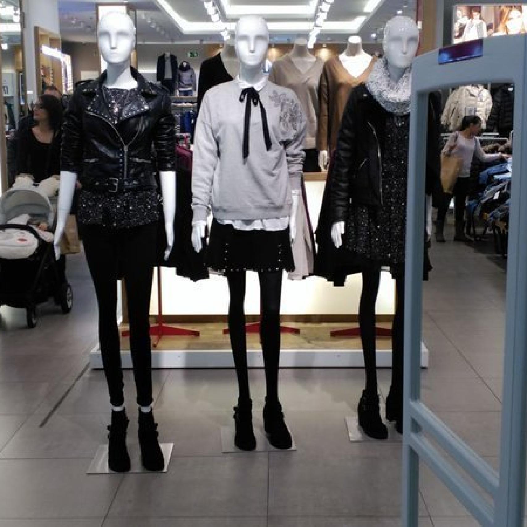 Los maniquís de Lefties que fueron retirados