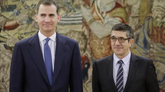 El Rey Felipe VI y el presidente del Congreso, Patxi López.