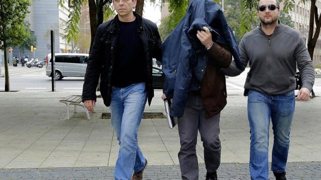 Joaquín B. (c), exprofesor de gimnasia del colegio de los Maristas de Les Corts acusado de abusos sexuales.